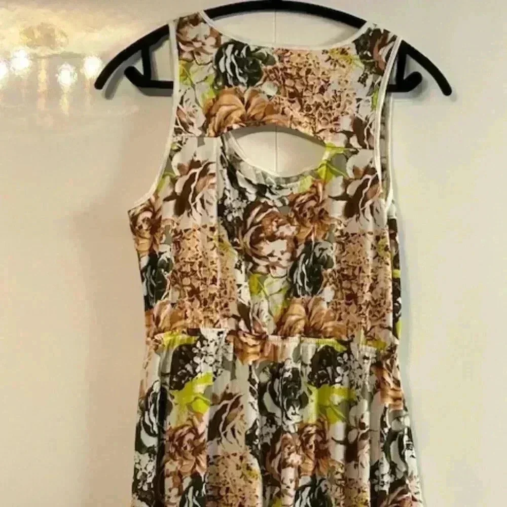 Floral High-Low Dress with  Keyhole Cut Outs on Front and Back Size Large - Picture 5 of 6